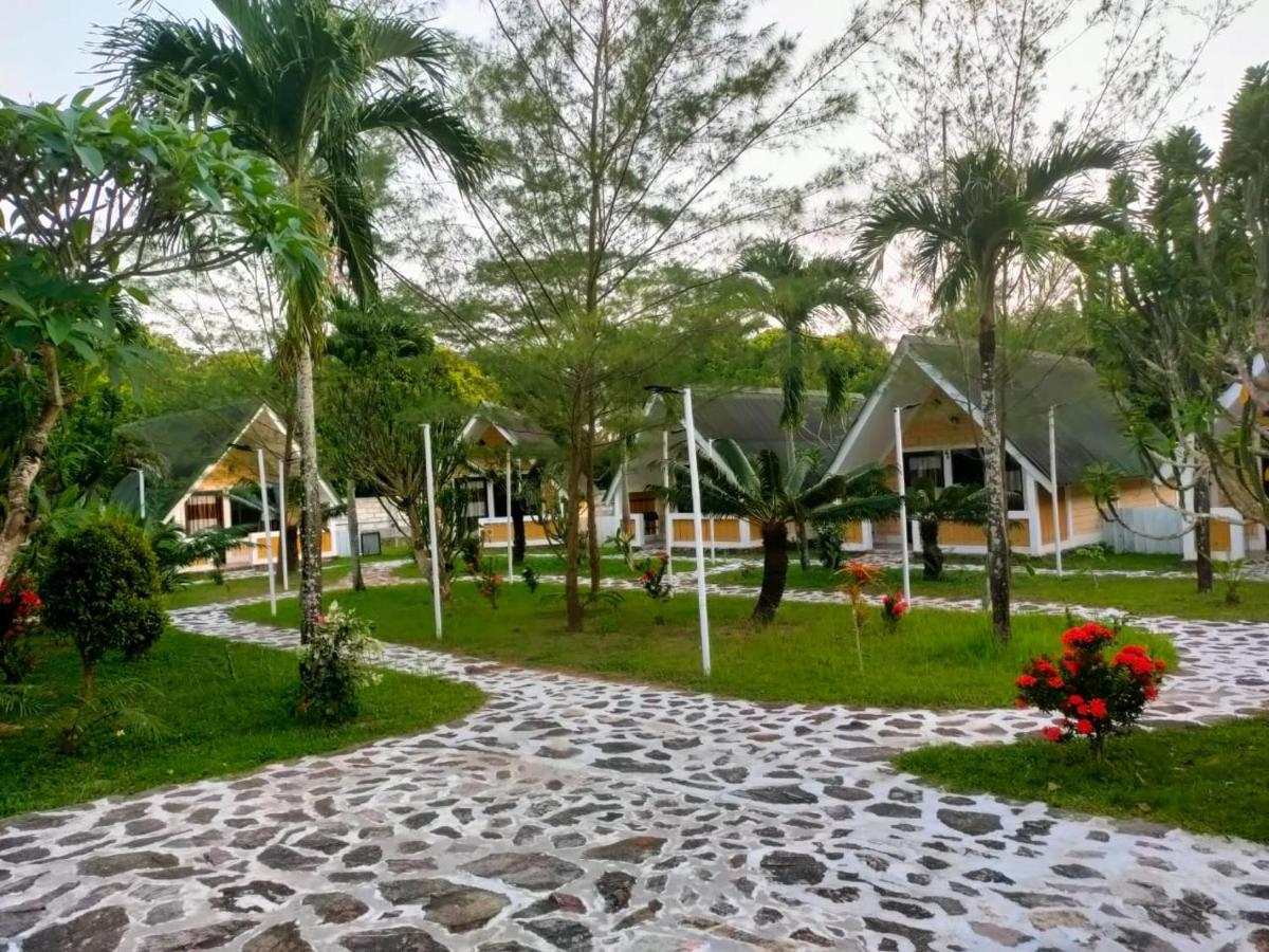 Hotel Casavelion Karimunjawa-Inseln Exterior foto