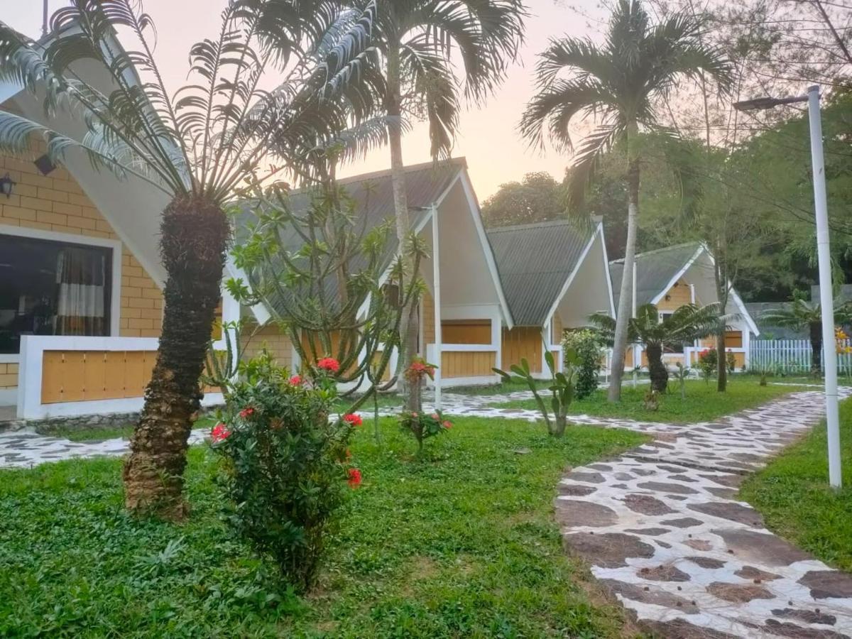 Hotel Casavelion Karimunjawa-Inseln Exterior foto